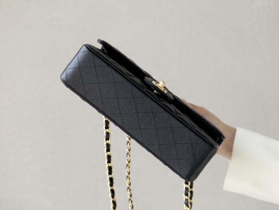 Chanel bag - classic 879