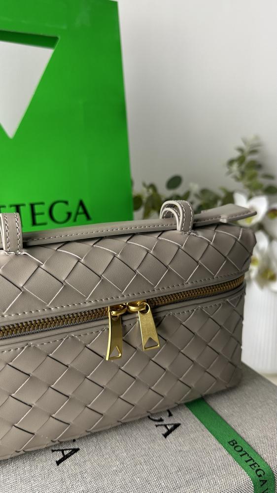 Bottega Veneta Cassette Box Intrecciato Leather Bag