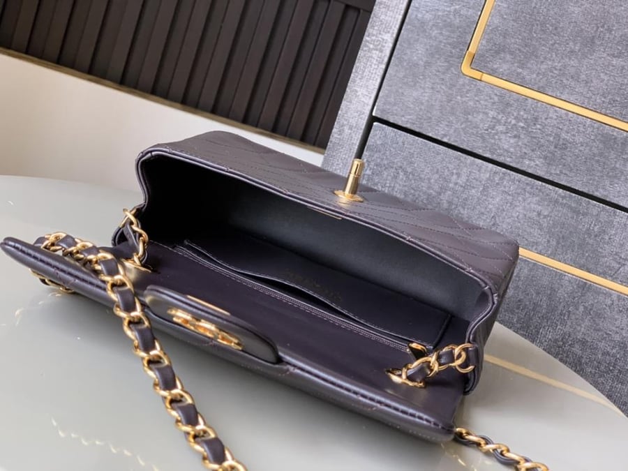 Chanel bag - classic 879