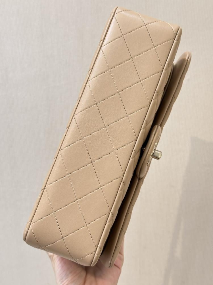 Chanel bag - classic 879