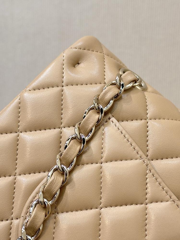 Chanel bag - classic 879