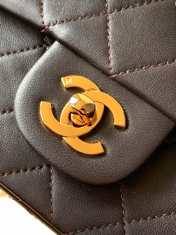 Chanel bag - classic 879