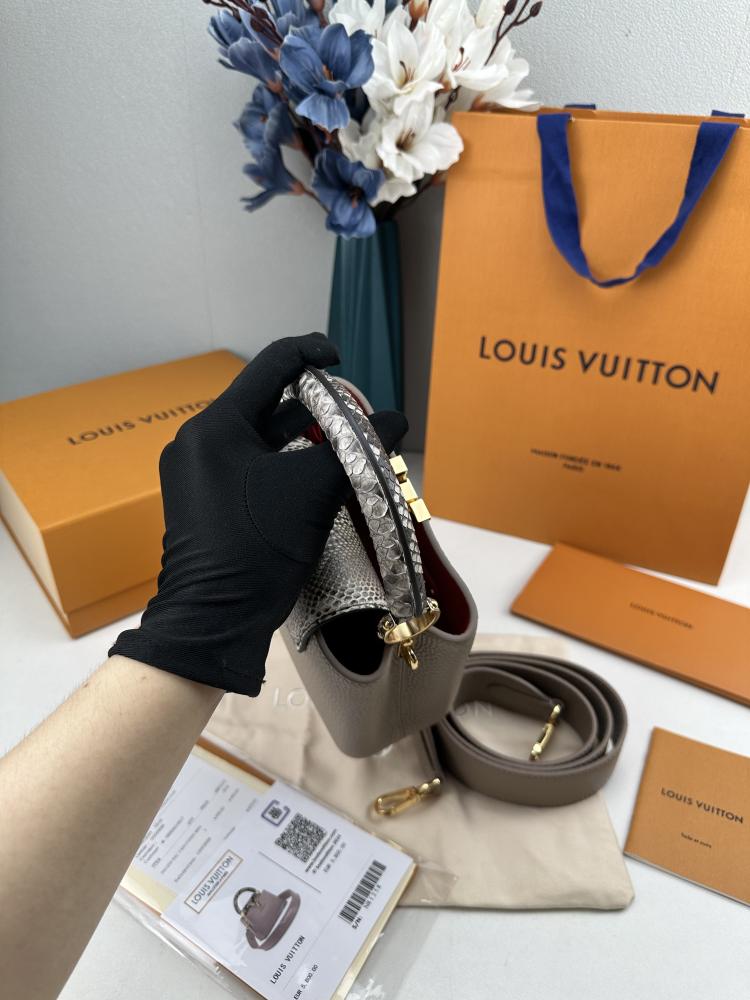 لويس فيتون Capucines BB Exotic Handle