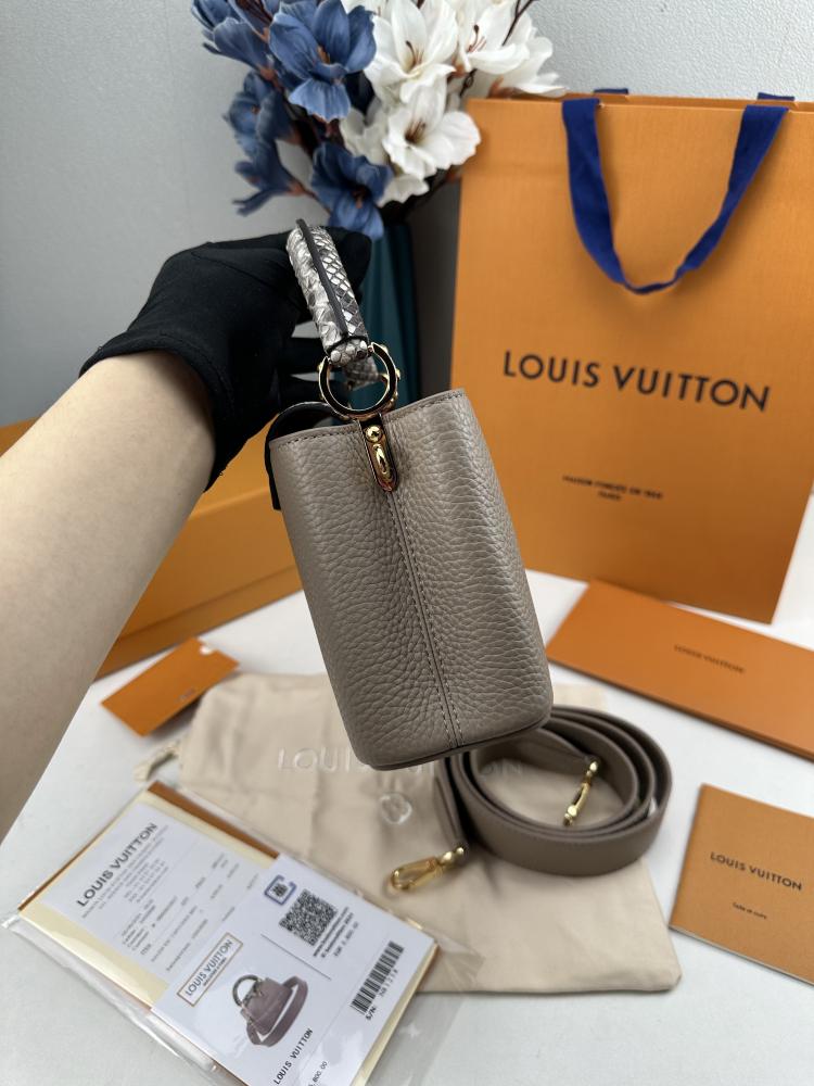 لويس فيتون Capucines BB Exotic Handle