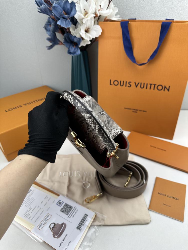 لويس فيتون Capucines BB Exotic Handle
