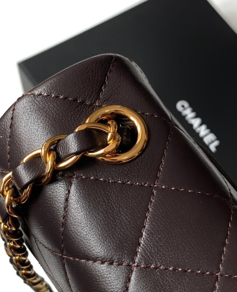 Chanel bag - classic 879