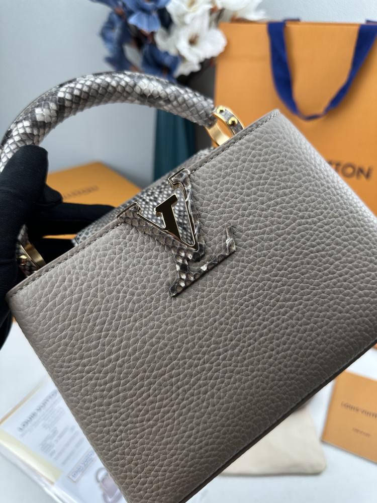 لويس فيتون Capucines BB Exotic Handle
