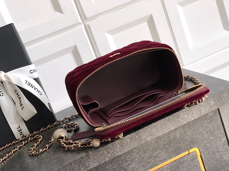 Chanel 25A Velvet Vanity case bag