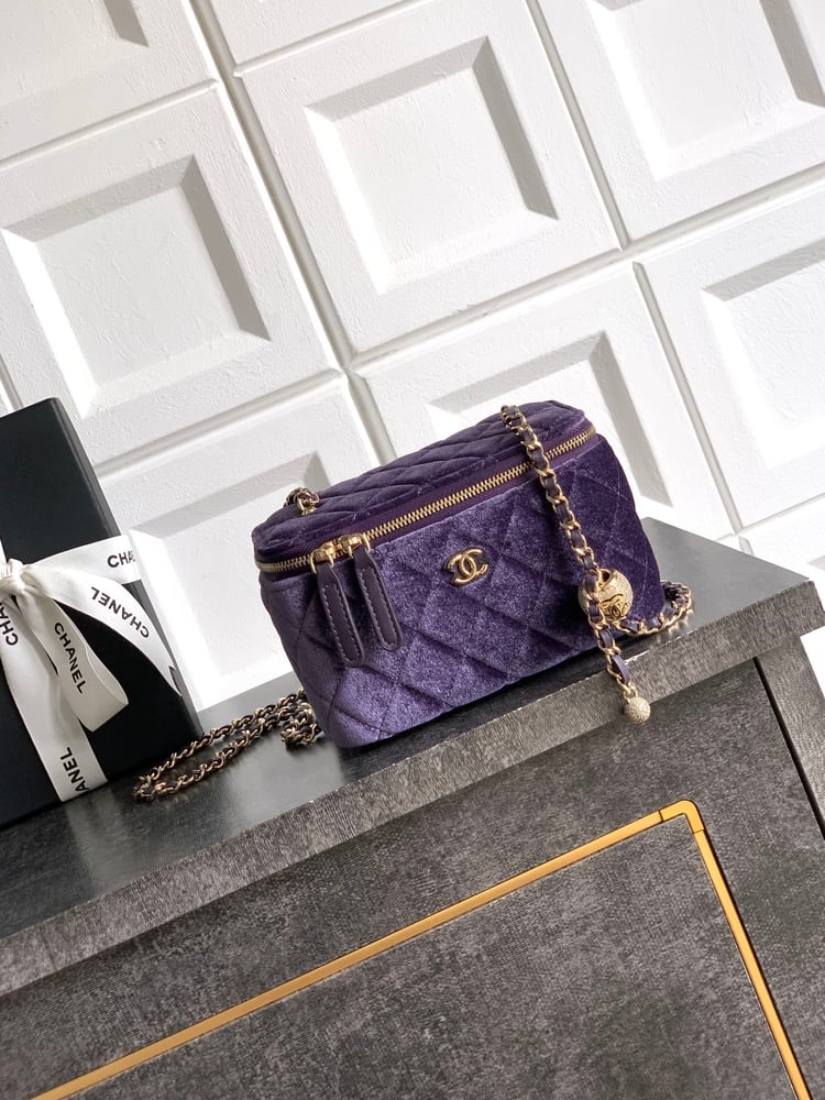 Chanel 25A Velvet Vanity case bag