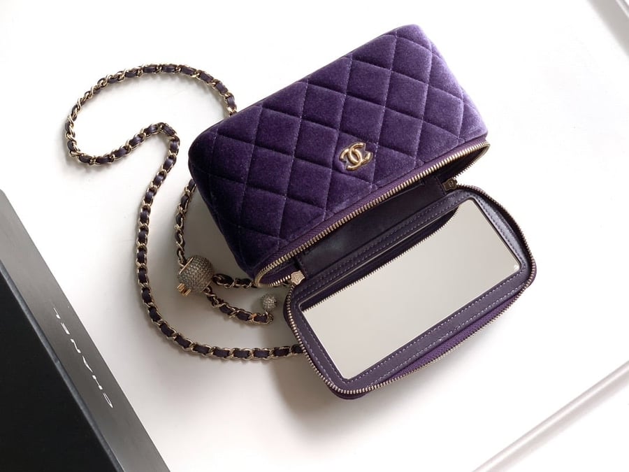 Chanel 25A Velvet Vanity case bag