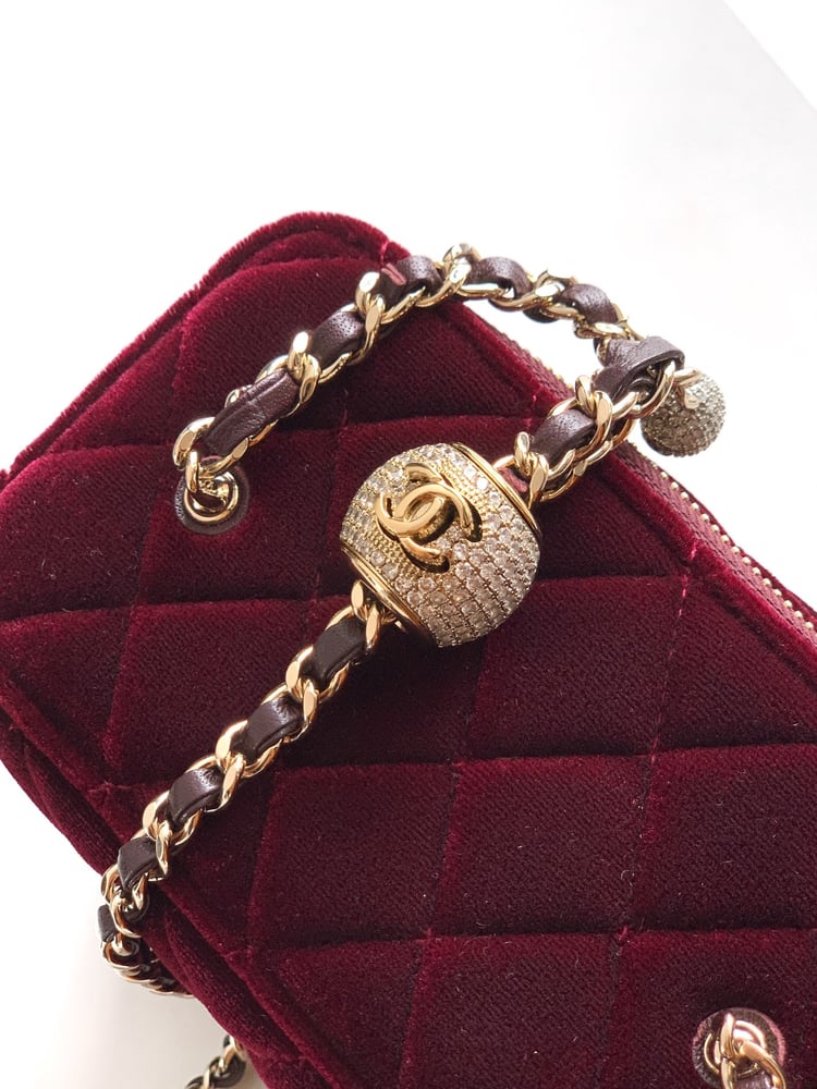 Chanel 25A Velvet Vanity case bag
