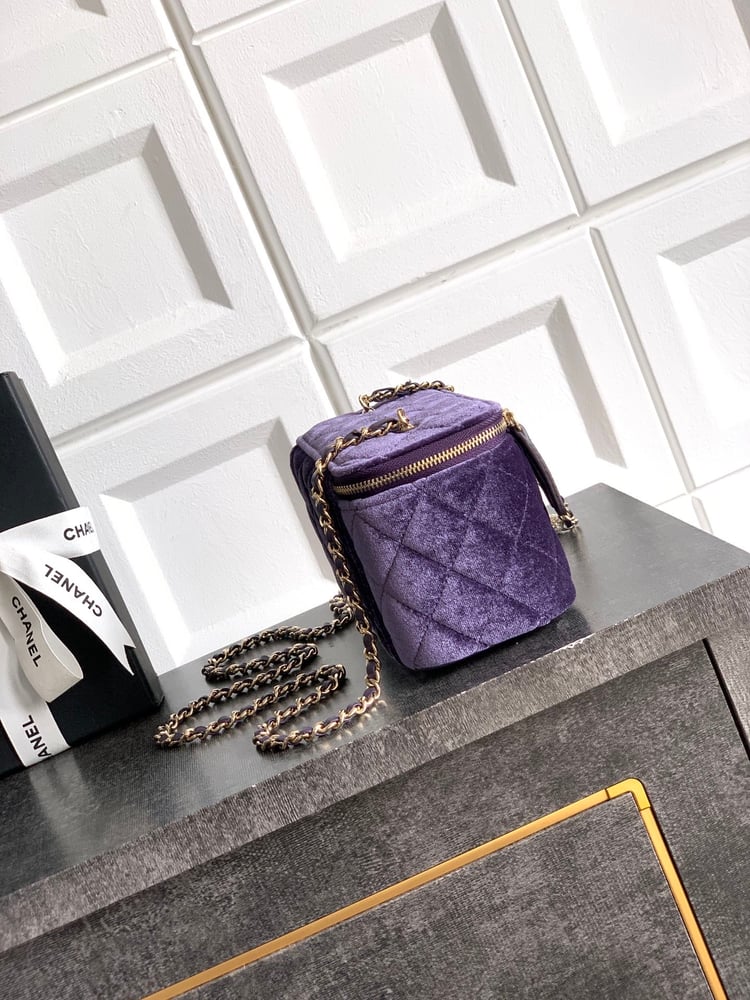 Chanel 25A Velvet Vanity case bag