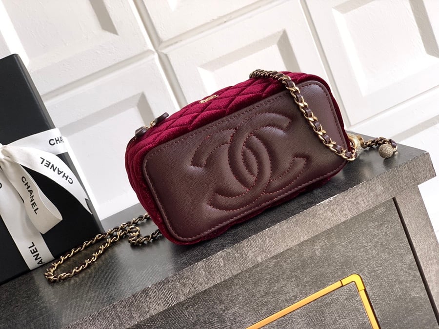 Chanel 25A Velvet Vanity case bag