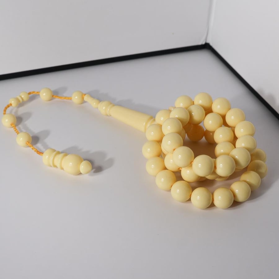A prayer bead with a shell similar to Duma with a Tameelika
