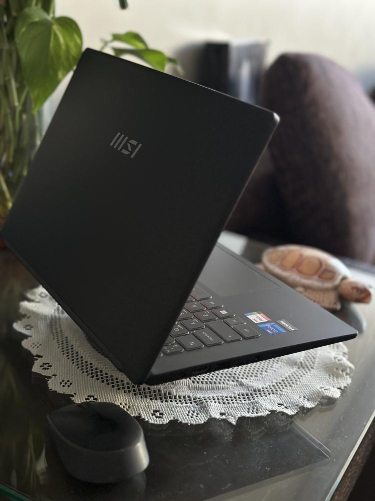 لابتوب MSI بمعالج i7 شبه جديد بكرتونه