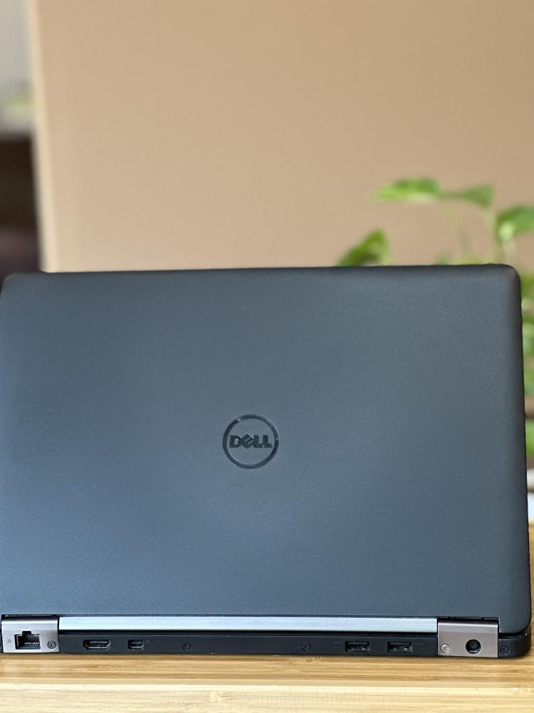لابتوب DELL بمعالج Core i7