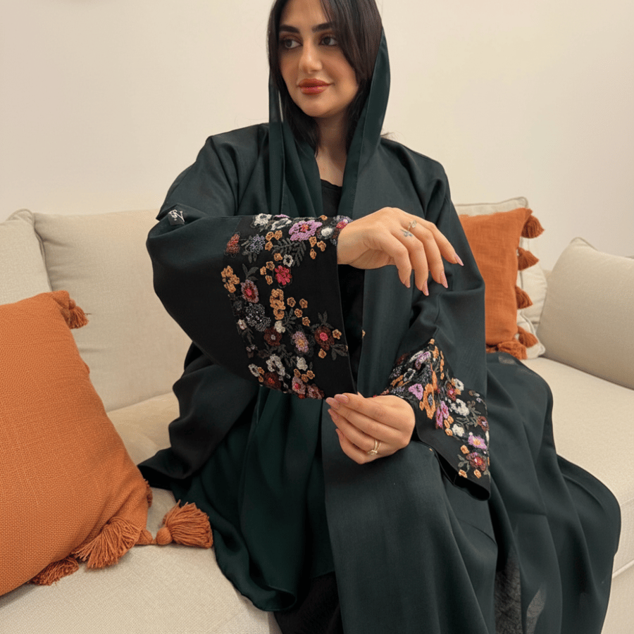 عبايات اكمام ملونه