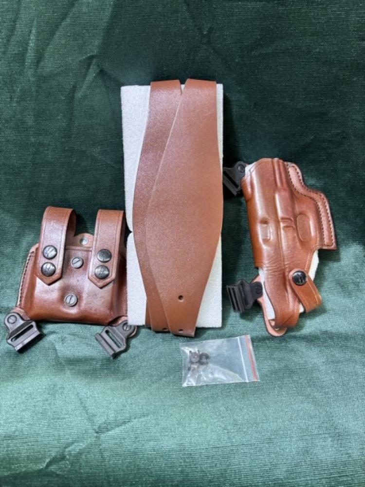 Natural leather Gluck pouch