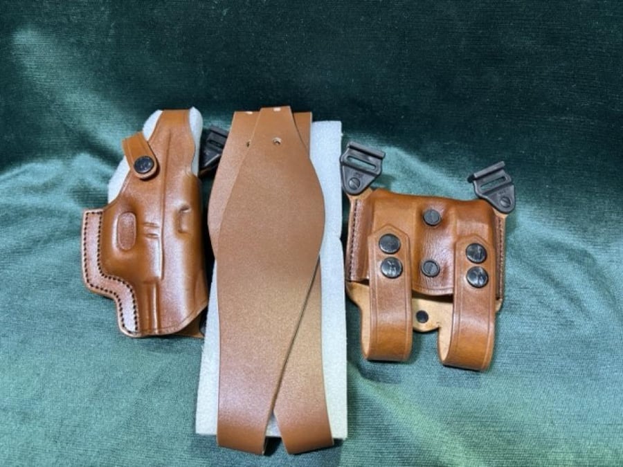 Natural leather Gluck pouch