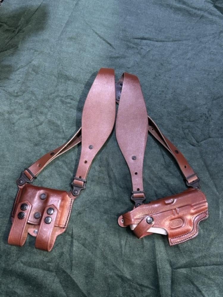 Natural leather Gluck pouch