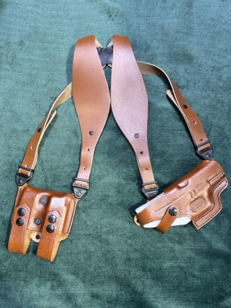 Natural leather Gluck pouch