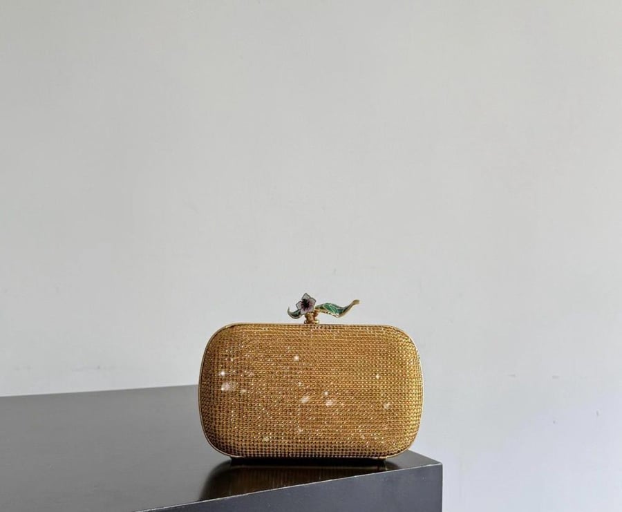 شنطة Knot Clutch بلون ذهبي من بوتيغا فينيتا - 11 سم