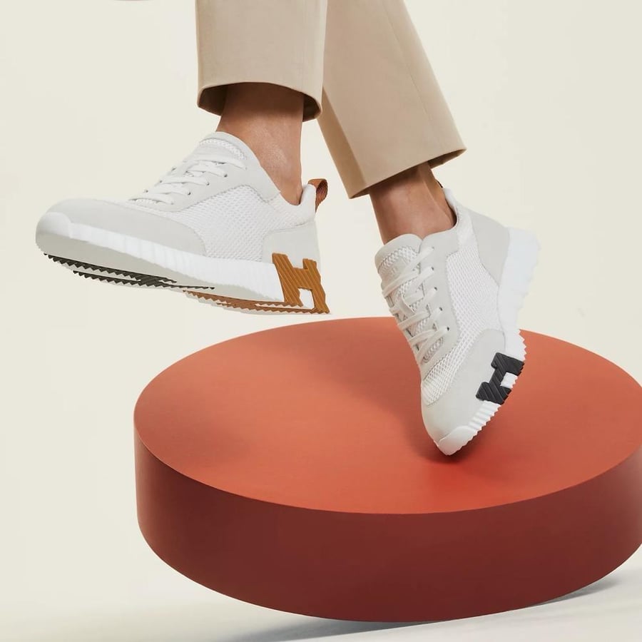 Hermes bouncing