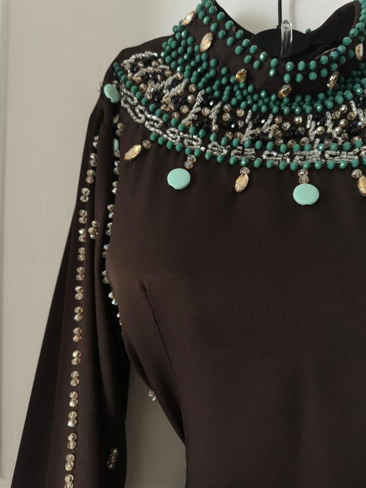 فستان موكا باربي وتطريز يدوي راقي