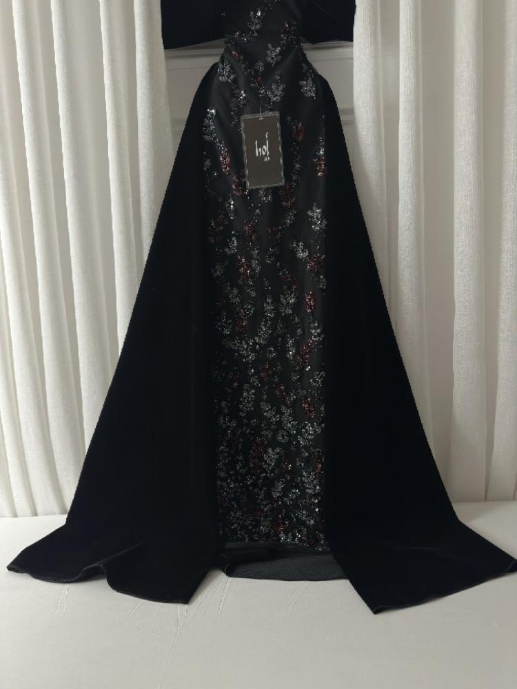 فستان اسود شك سهره وفنيكه وذيل جوخ كوري