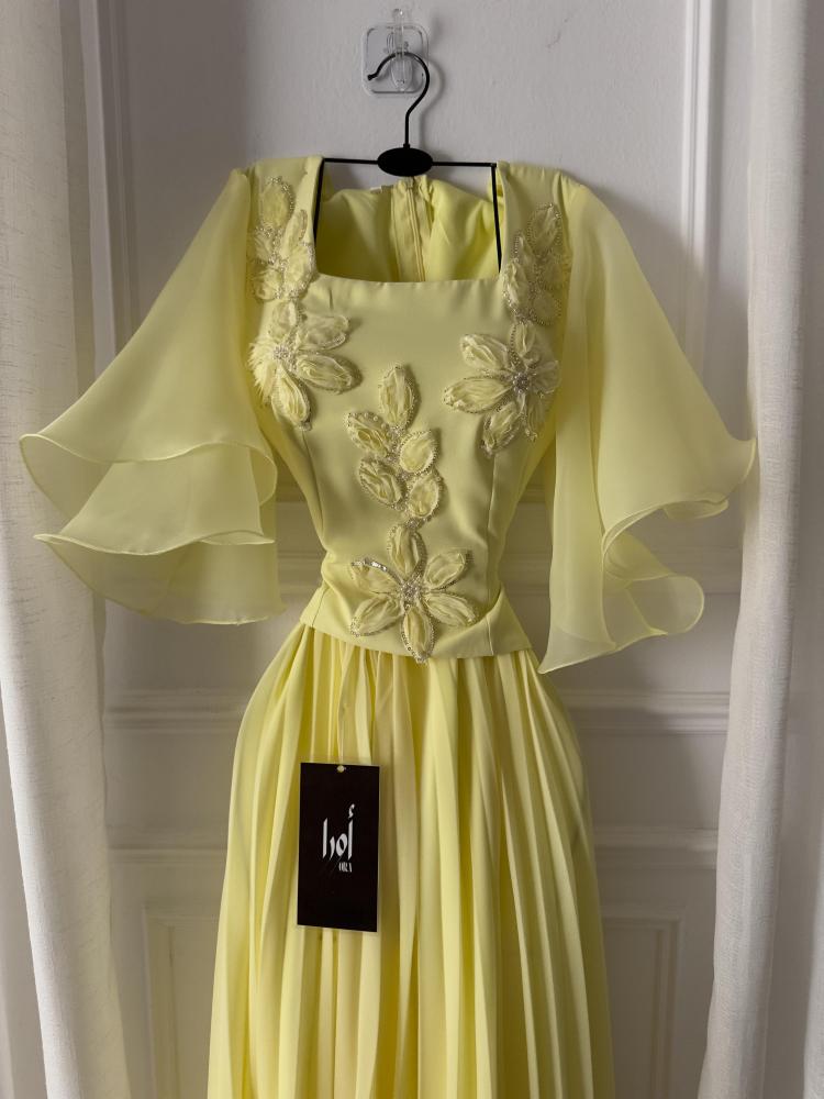 Lemon-colored dress, Barbie bodice, lace trim, butcher sleeves, flared skirt, and police-style skirt.