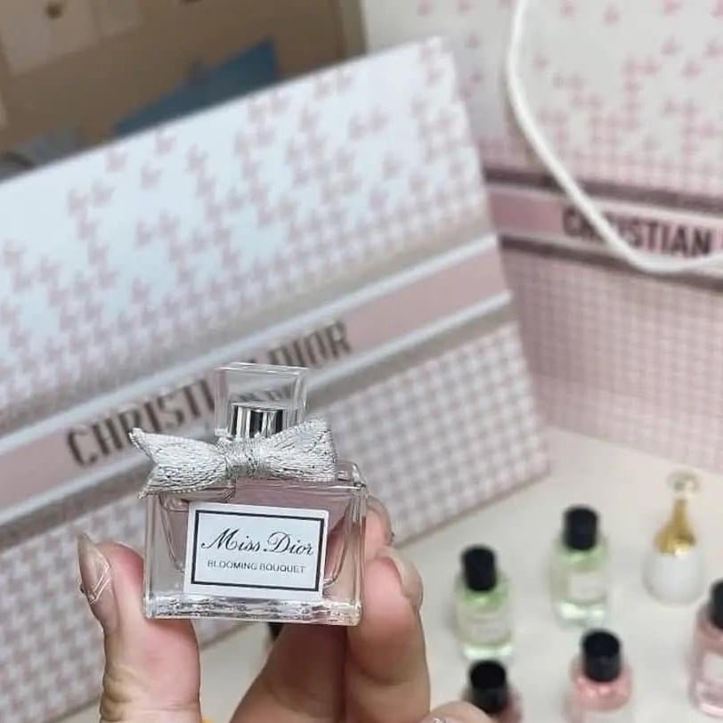 مجموعة عطور ديور الميني مع الكيس 16 عطر 5مل