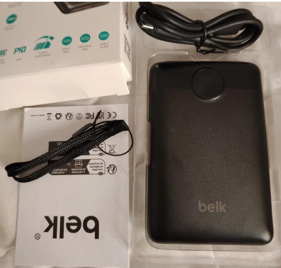 باور بانك بيلك belk شحن سلكي سعة 10 الاف امبير  شحن سريع 3 مداخل تايب سي 20 واط و يو اس بي 22.5 واط  و مايكرو 18 واط يشحن الجوال مره ونص ضمان سنتين