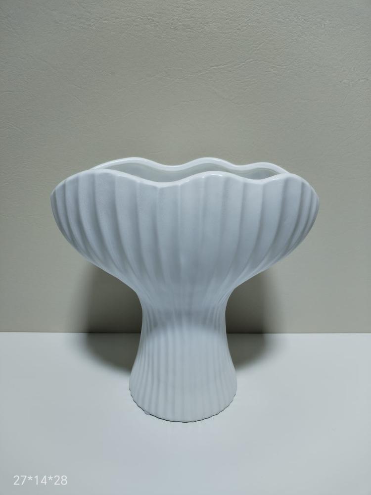 White ceramic vases, size 28*27*14 cm