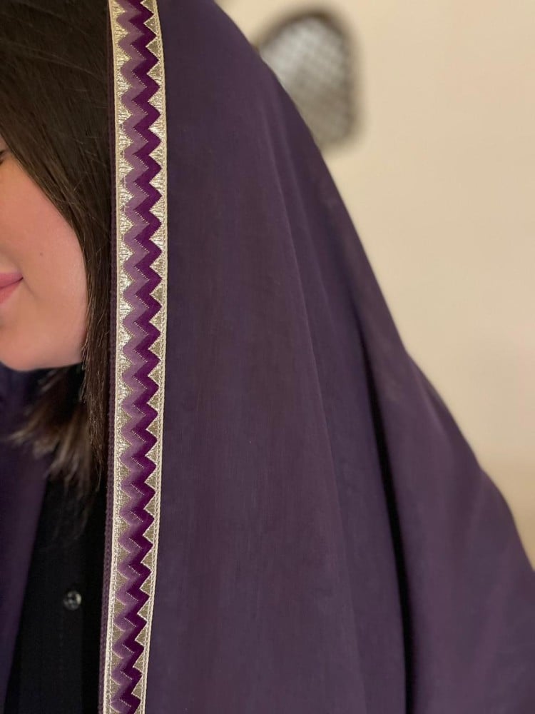 موف غامق طبقتين - طرف بطول الطرحة
