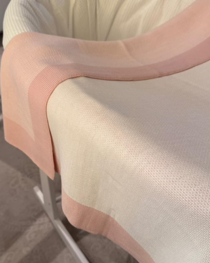 بطانية مطرزة بالإسم - Name-embroidered blanket