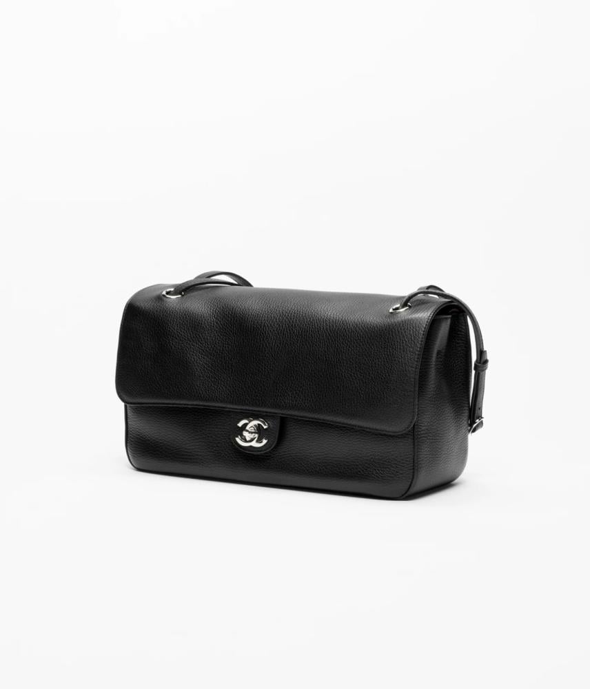 chanel maxi flapbag