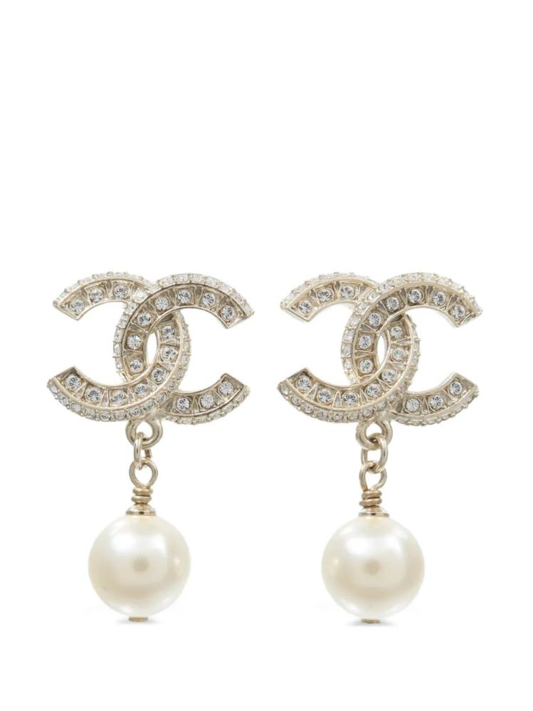 chanel pearl drop earring