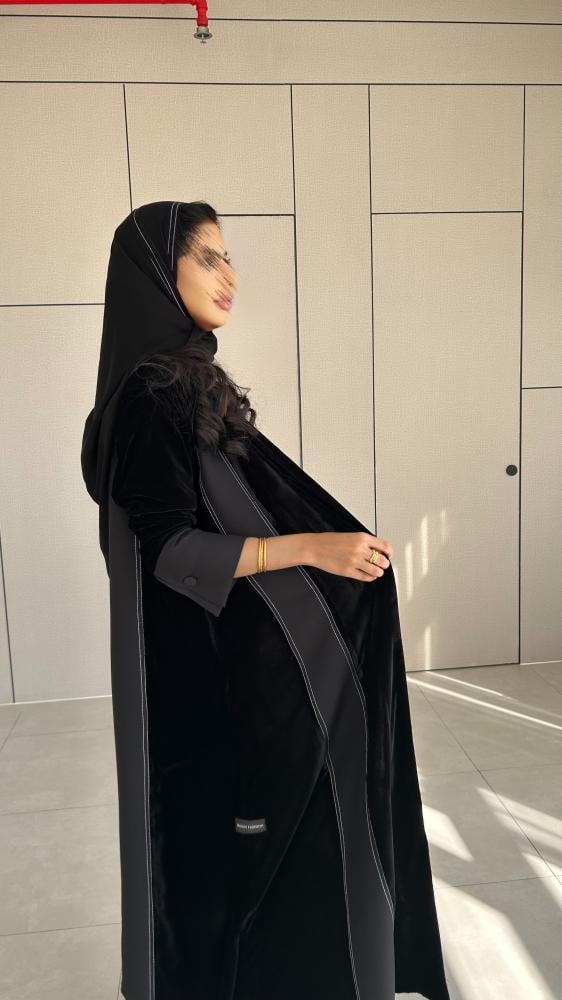 عباية مخمل اسود مع تفته اسود