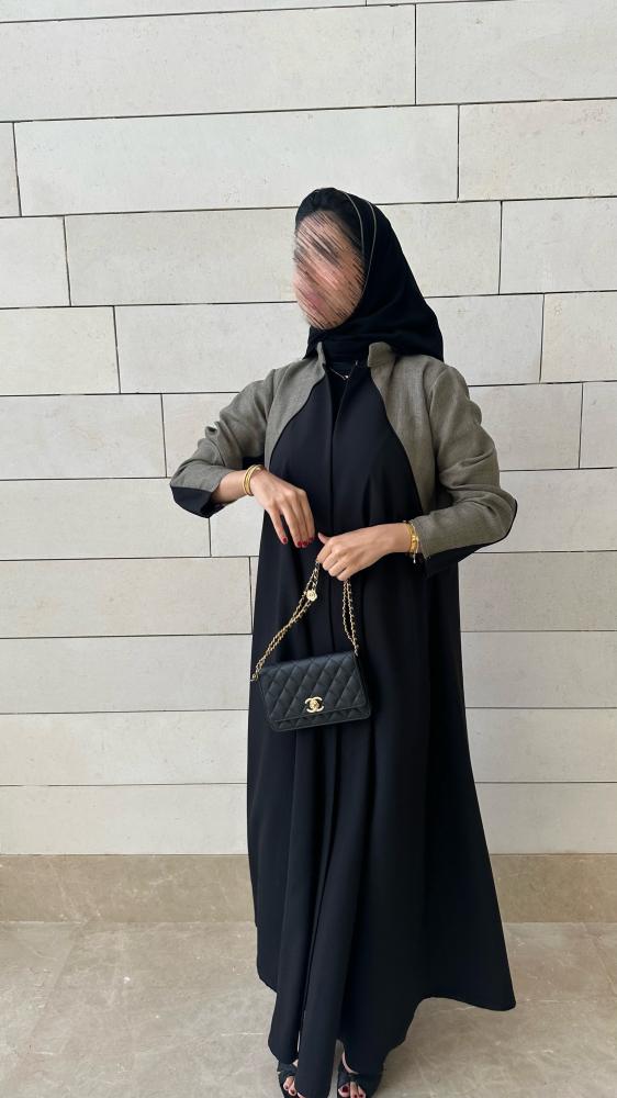 عبايه كريب مع لنن اخضر