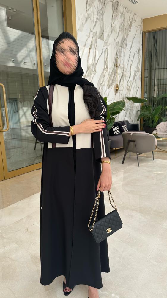 عبايه كريب اسود مع بيج