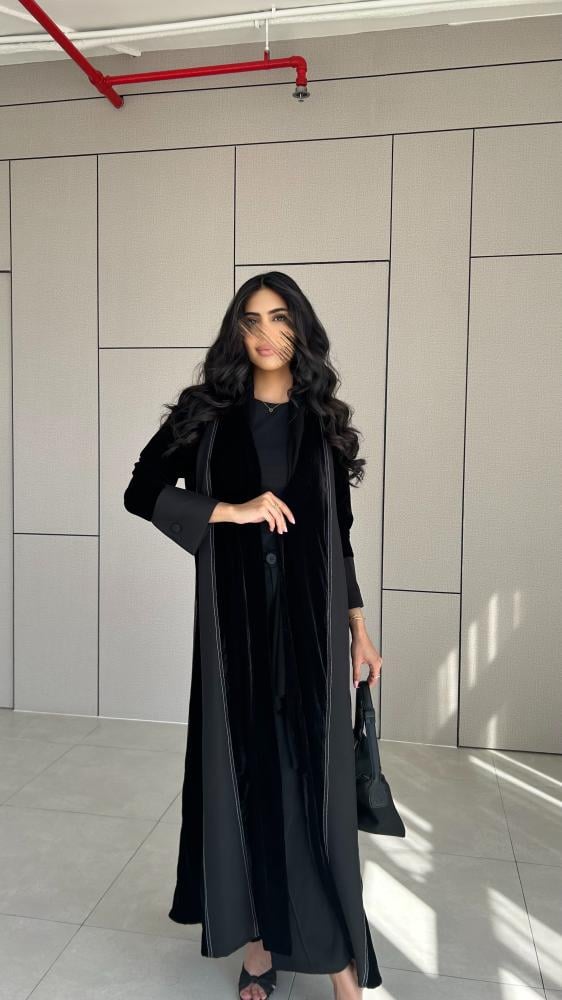عباية مخمل اسود مع تفته اسود