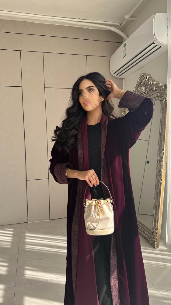 عباية مخمل عنابي مع كشميري
