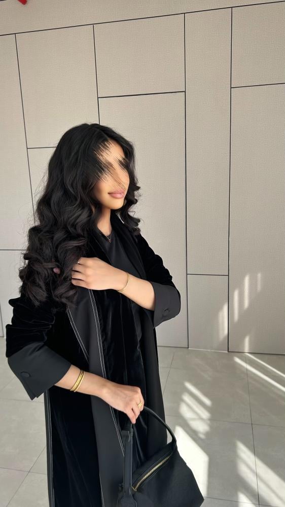 عباية مخمل اسود مع تفته اسود