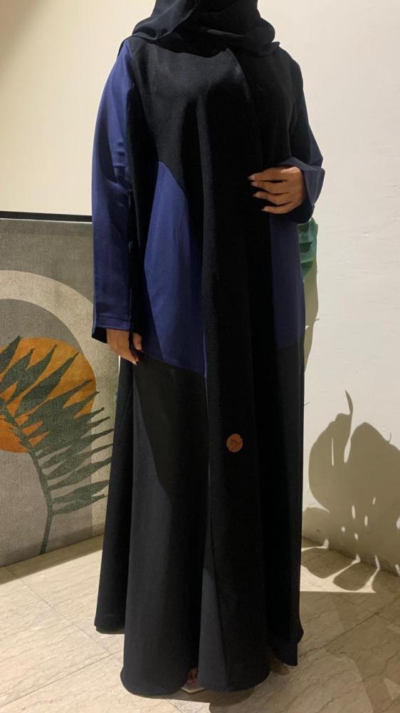 عباية بأطراف كحلي