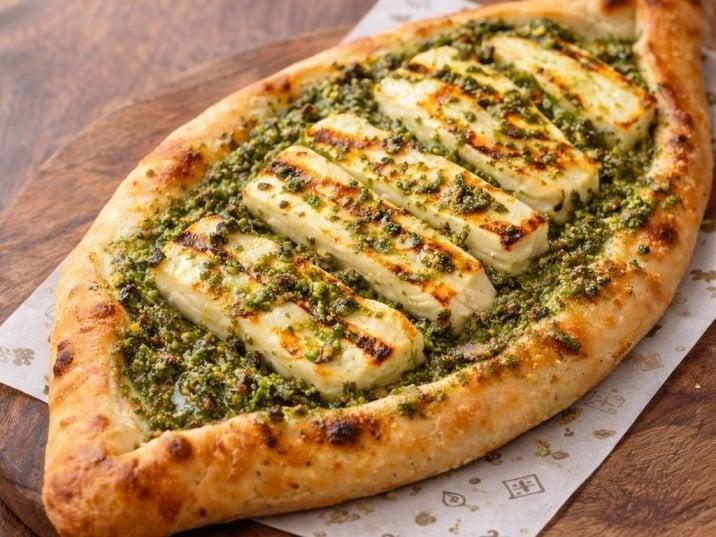 فطيرة حلوم بيستو