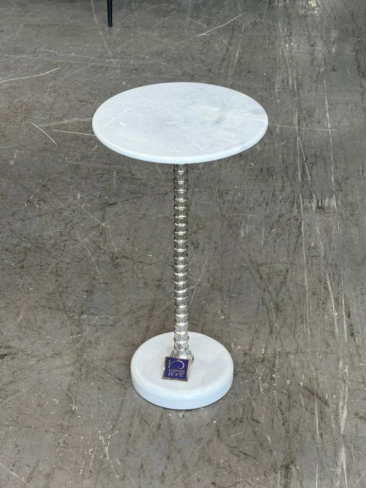 Elegant marble serving table with a diameter of 30 cm, silver