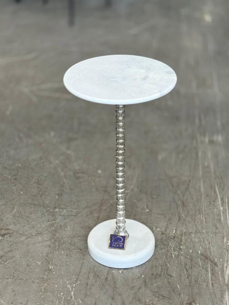 Elegant marble serving table with a diameter of 30 cm, silver