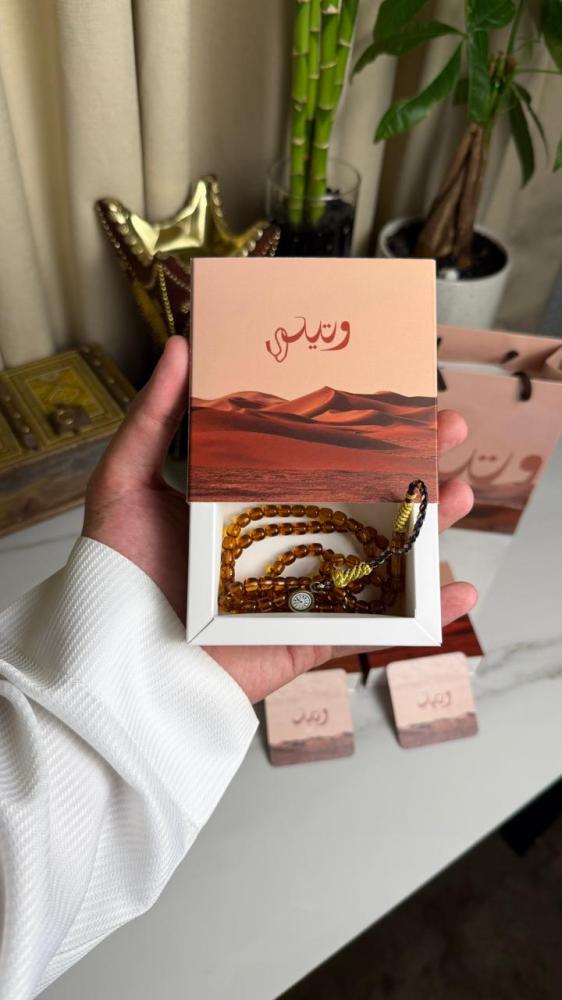 مستكة الماني بلون عسلي بشكة