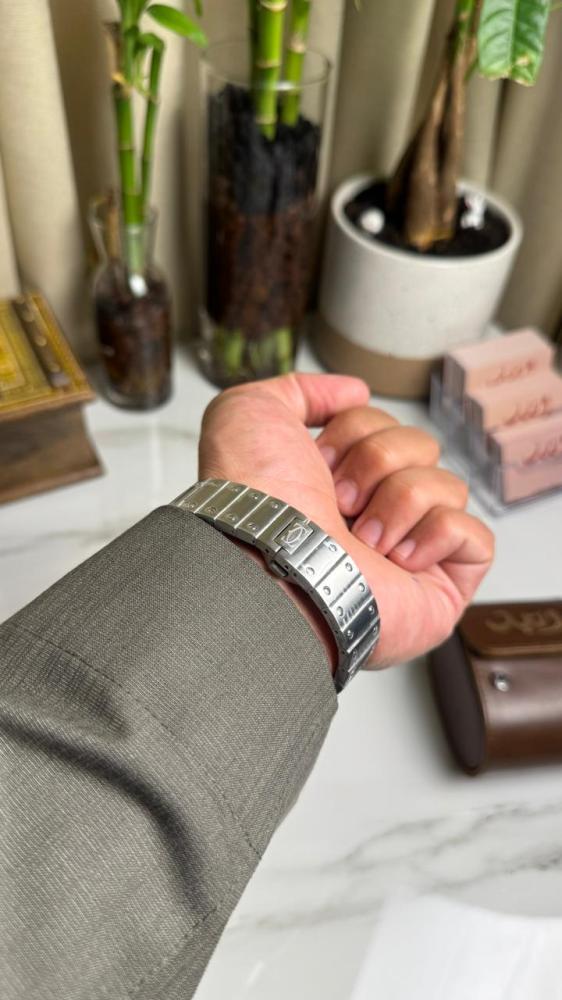 ساعة كارتير سانتوس بميناء اسود