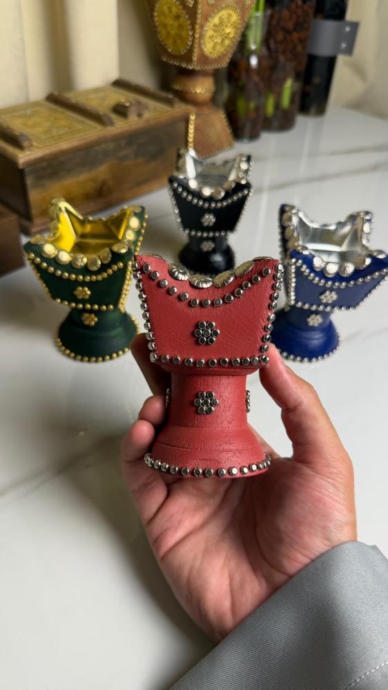 مبخرة من اثل حايل بلون احمر ( كرزي ) مقاس 10